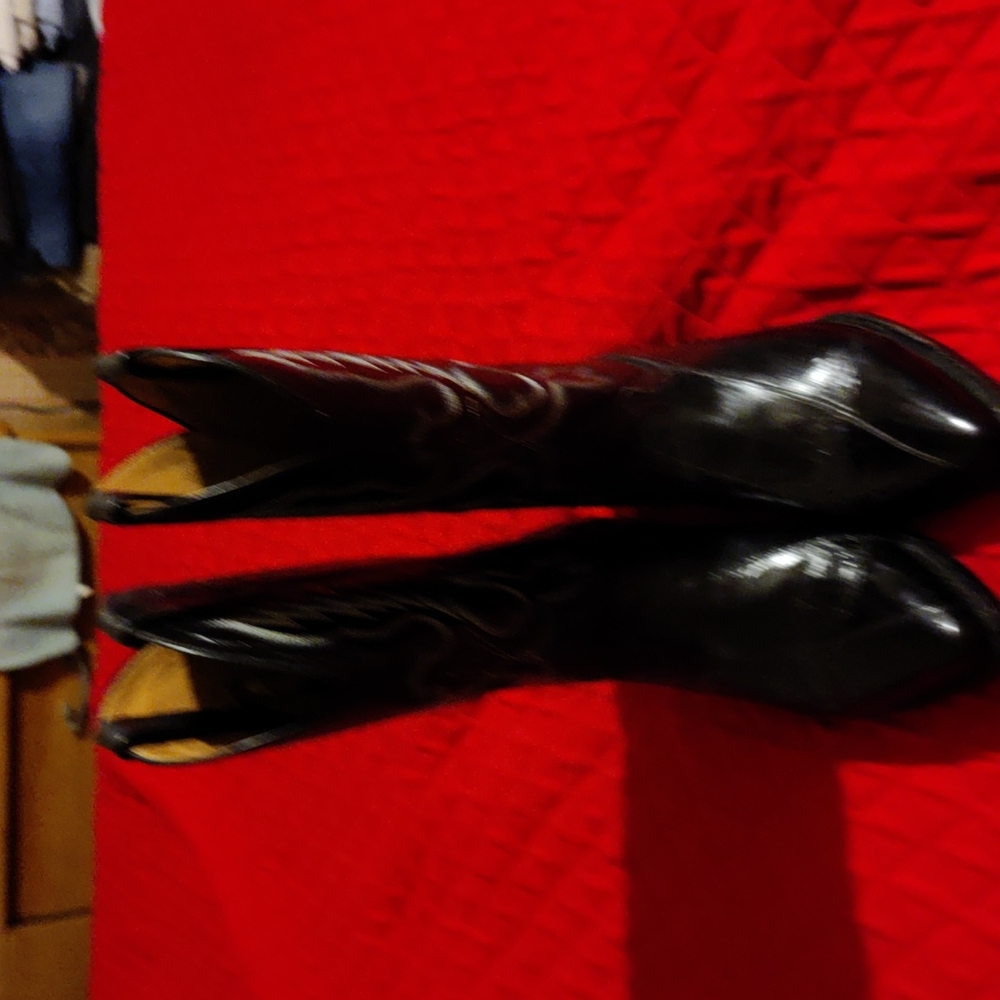 Men's size 9 black eel skin cowboy boots